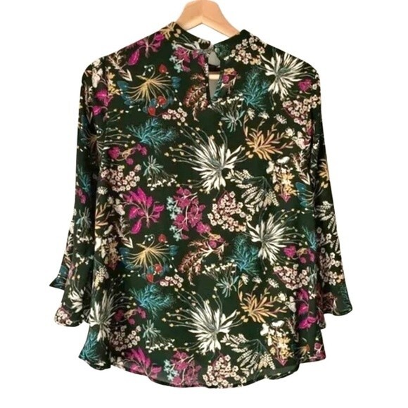 Monteau army green floral bell sleeve wrap top size medium NWT - Picture 3 of 7